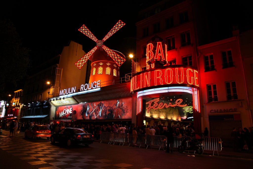 Vie nocturne à Pigalle Paris bars clubs et cabarets