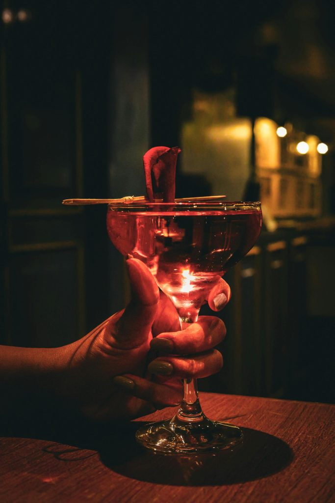 Bar branché du So-Pi à Pigalle Paris ambiance nocturne