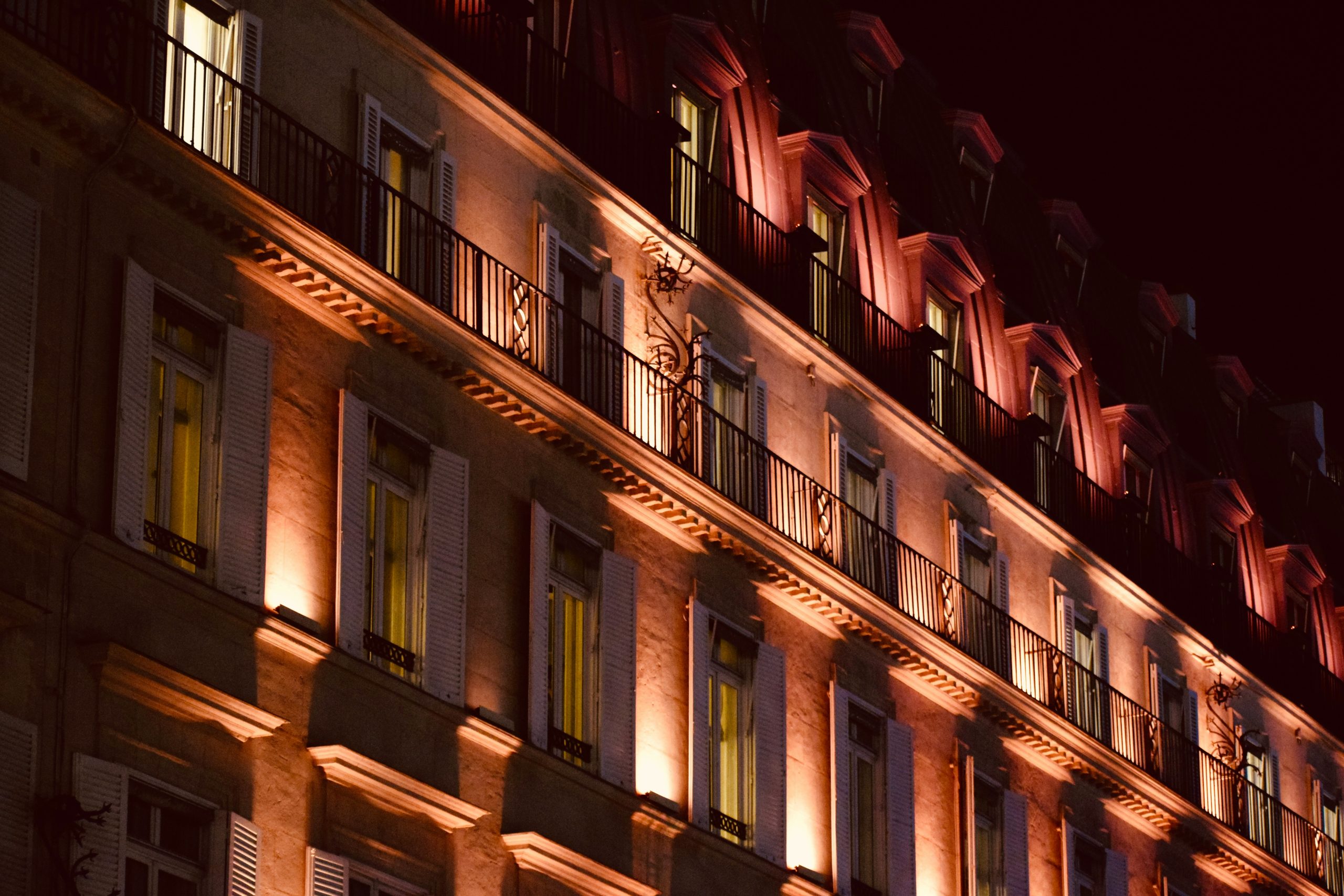 Guide lifestyle luxe Paris hôtels restaurants shopping 2026